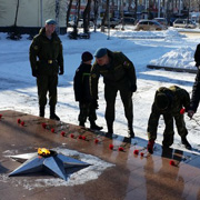 Память жертв блокады Ленинграда почтили в Уссурийске (2 фотографии)