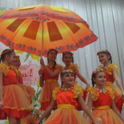 Поздравили уссурийских женщин (5 фотографий)