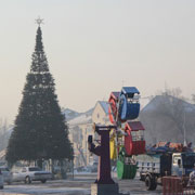 Центральная площадь Уссурийска преображается к Новому году (3 фотографии)