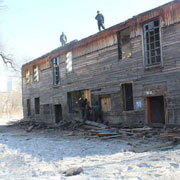 В Уссурийске продолжается снос ветхих домов В Уссурийске продолжается снос ветхих домов