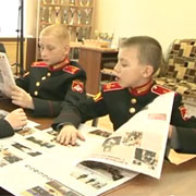 Юнкоры-суворовцы выпустили детскую газету.