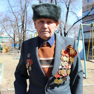 Уссурийские таможенники поздравили ветерана