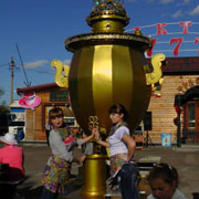 Вновь закипел чудо-самовар (2 фотографии)