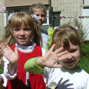 Веселились по-семейному дружно (12 фотографий)